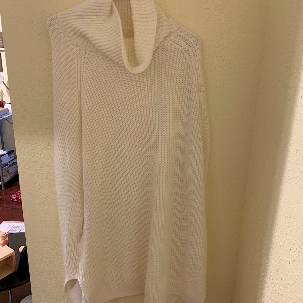 Oversized Zenana Outfitters turtleneck white shawl